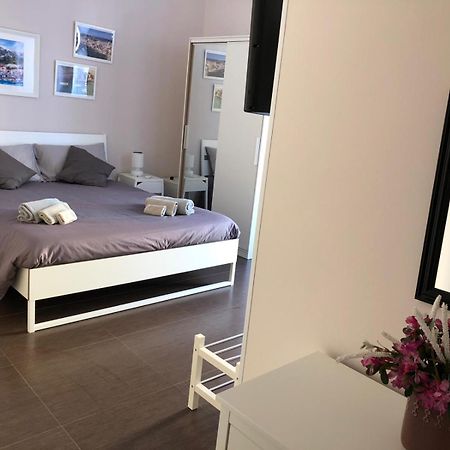 Le Suites Maor Gaeta Habitación foto