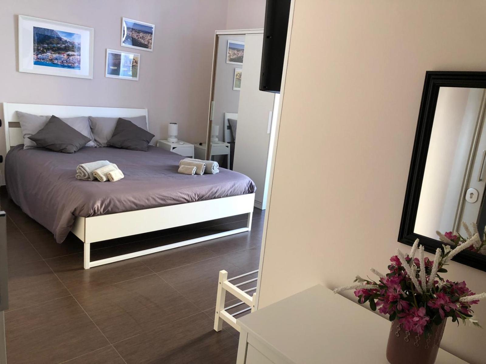 Le Suites Maor Gaeta Habitación foto